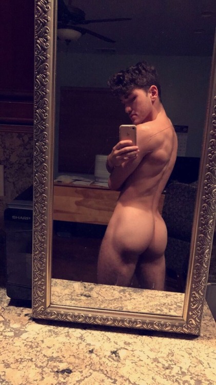 XXX sincerely-mason:  Seeing double. 🍑 photo