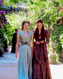 pamelabeesly:Margaery’s kindness had been unfailing, and her presence changed everything.Sansa Appre