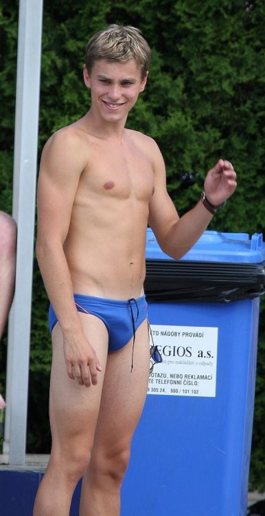 sfswimfan: Cute swimmer with a hot body and a hot 10:00 in his blue speedos!