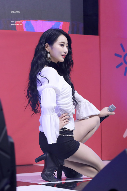  GYEONG REE18.12.13 | White Family Day © 박경리단길 ‏ // do not edit 