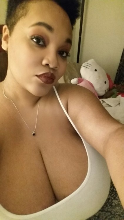 poutyr3dlips:  Pillow Goddess 