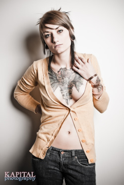 tattooedwomenarebeautiful:  Modèle: Adrienne