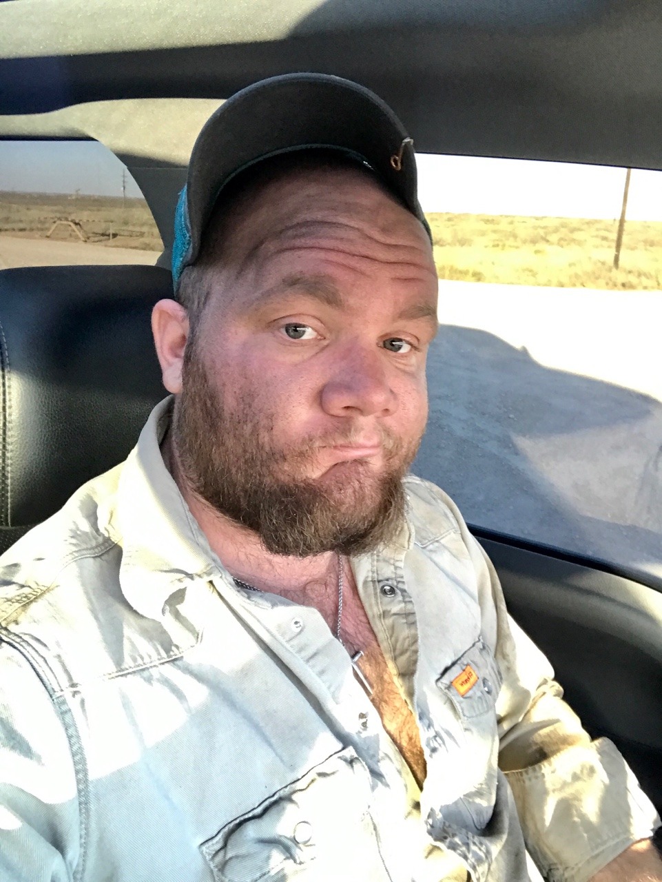 roughnecktx91:  When you work in the oilfield you don’t come home clean🤤👅🐽