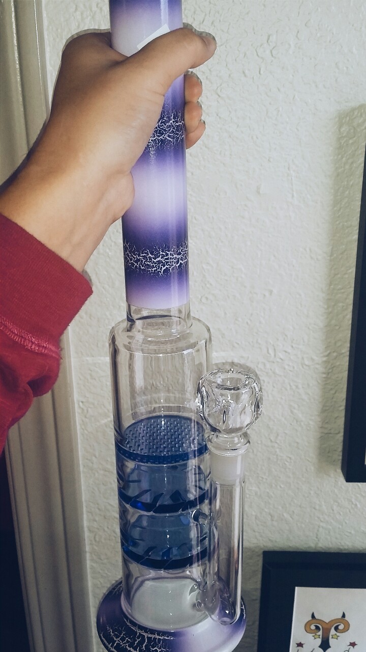 justfollowmebitch:  Look at our “Wonderland” bong!