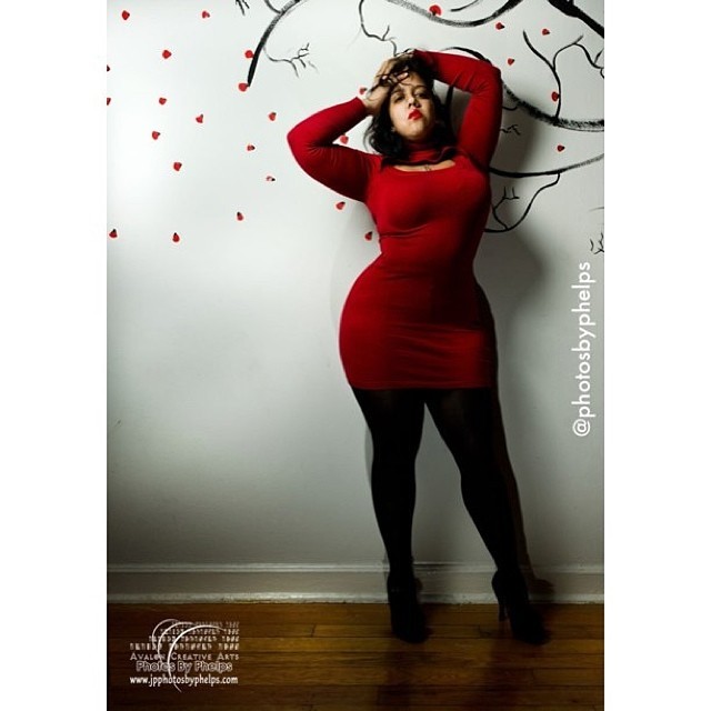 @jackieabitches  is being #red hot in this tight curvy outfit. #thick #redpetals