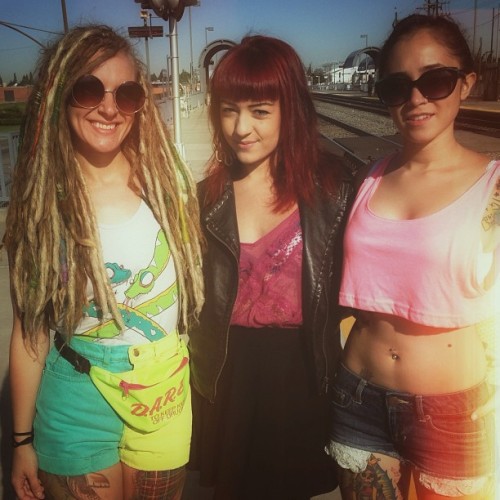 damselsuicide: #SDCC here we come!!! @brewinsuicide @dimplessuicide #sgcon2013 #suicidegirls (at Amt