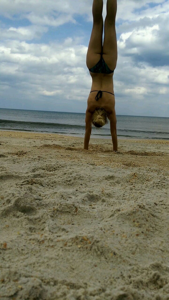 sexual-scorpio-stoner:  beach goddess  Yes. Yes you are