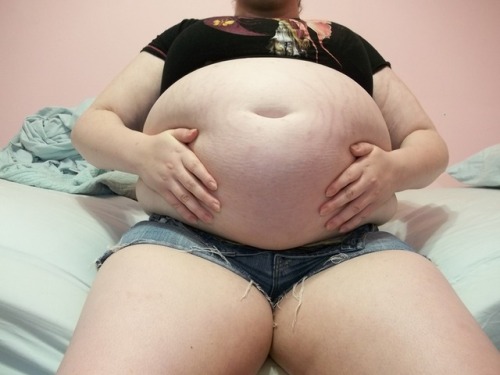 bellyburstinbabe:  God I’m so round