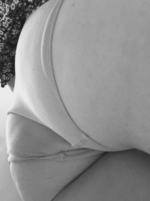 boobsbuttsandsluts:  http://irrelevanceinlife.tumblr.com   ♥