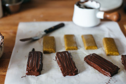 sweetoothgirl:  roasted pistachio chocolate bars