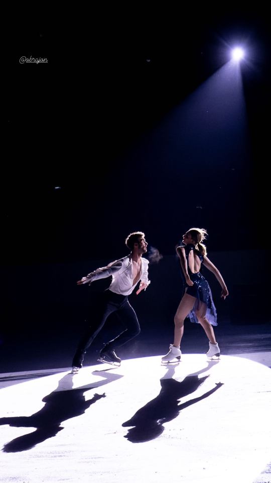 papadakis and cizeron performing in the french tour