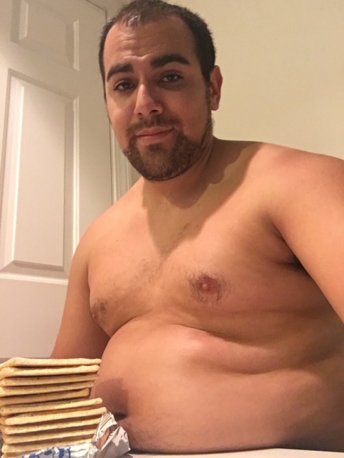 superweightgains:  From 170 to 300 in a year and a half (Spring 2015 to Fall 2016). @Largea Thank you so much for this amazing submission