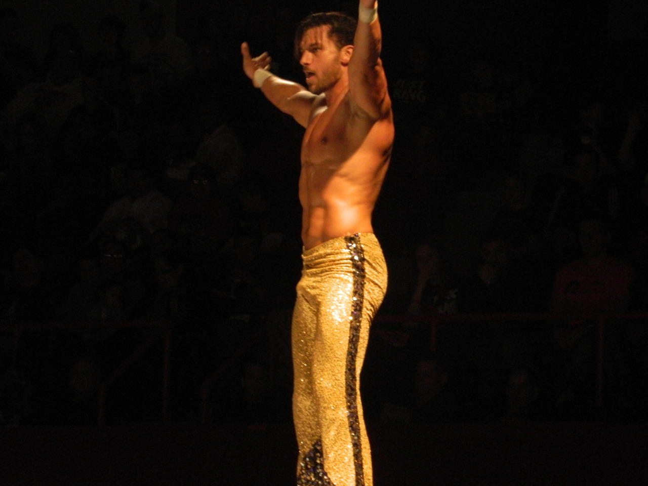 O_O That bulge!