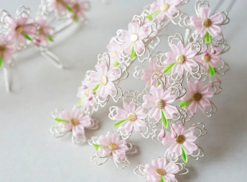 Most beautiful Maiko cherry blossoms kanzashi hairpin by Kazurasei. I love how the silver blossoms a