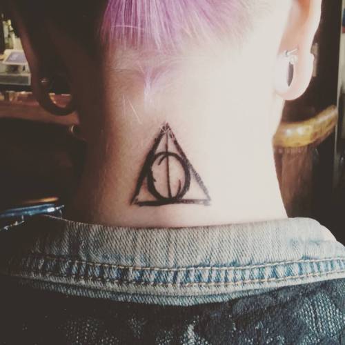 10-year old Jessie is so pleased. #harrypotter #theboywholived #deathlyhallows (at Imperial Tattoos)