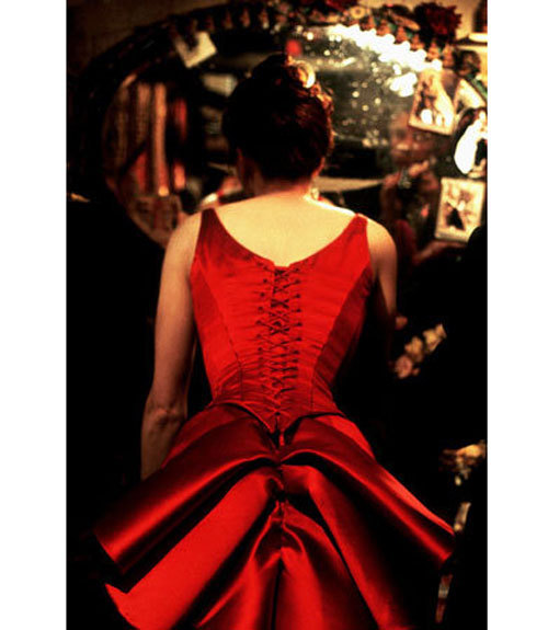 ohthentic:  costumefilms:Moulin Rouge (2001) - Nicole Kidman as Satine wears a red