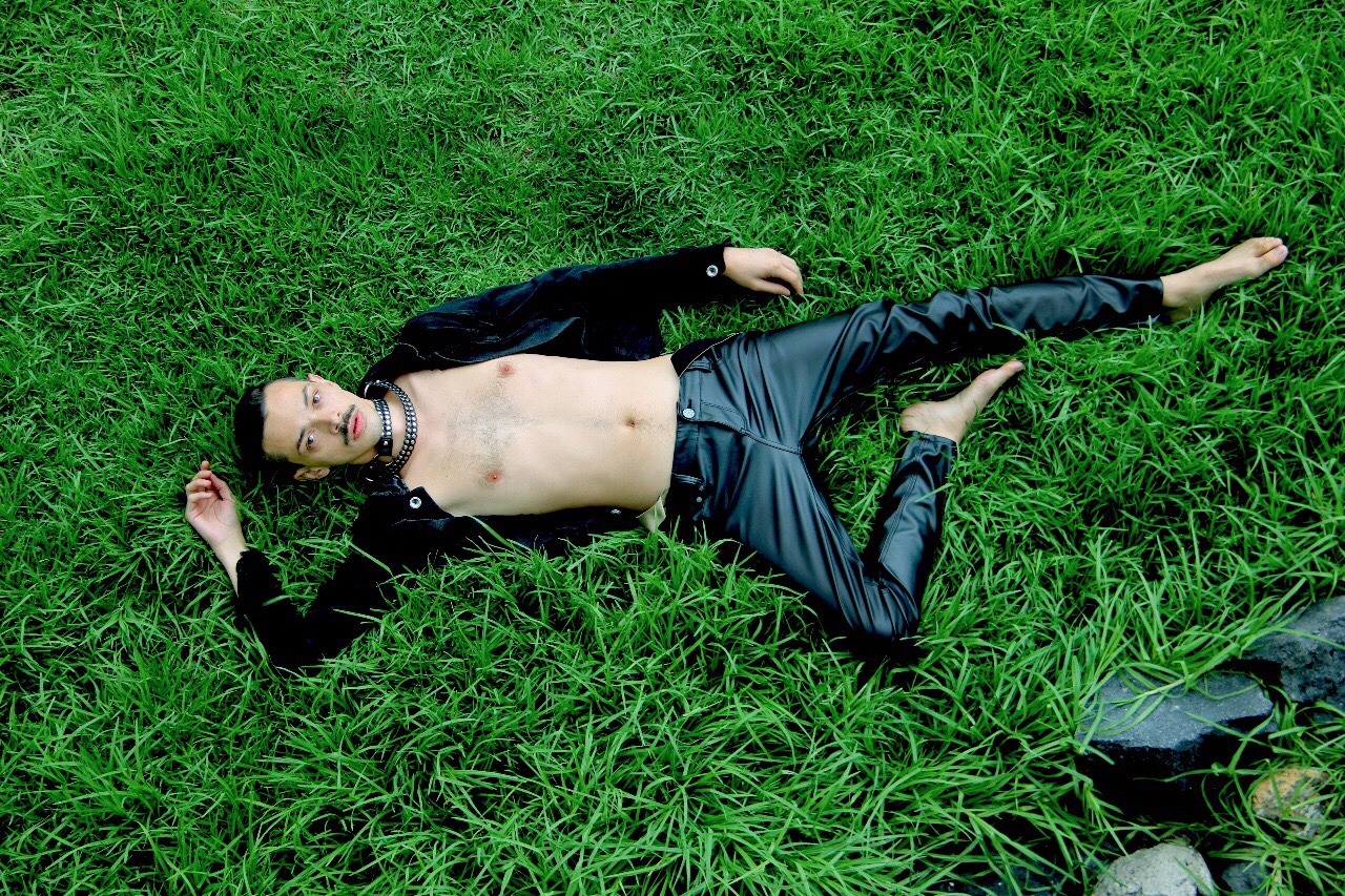 thepornpollution:  Got my ass on the grass