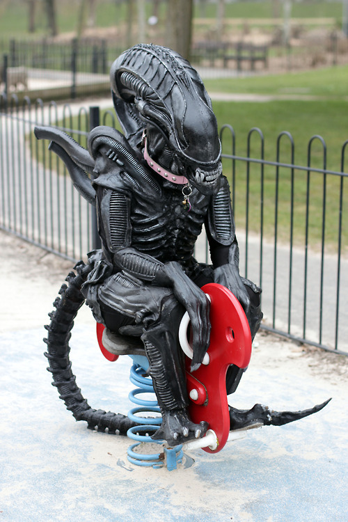 nerdygirl1128:  Alien and Predator called a truce.