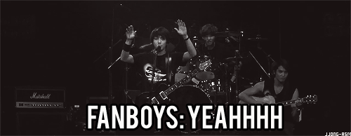 jjong-asm-blog:   Yonghwa checked if there’s a guy(s) who’s watching their concert