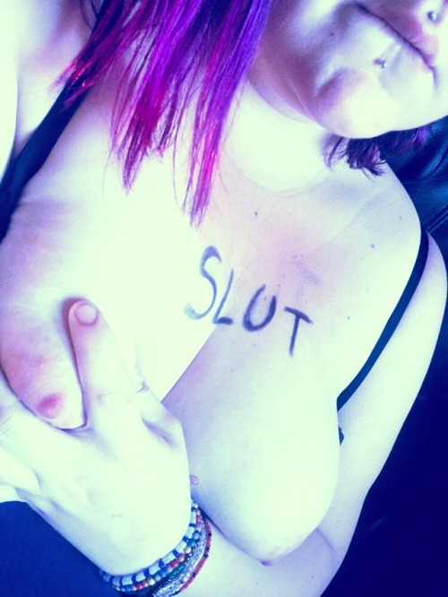 prettypastelmasochist:could I be your little slut?Any fucking day.write some more!!