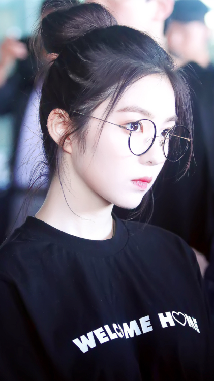 unepetiteperle: RED VELVET IRENE IN SPECS LOCKSCREENs. [ Please reblog and / or like if you use