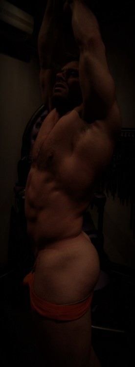 musclegpjob:clips4sale.com/118554/bound-muscle-gutpunching/cid46661d0c57f92f94077ffbb630mmus