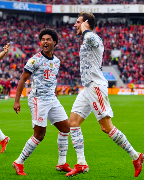 SERGE GNABRY &amp; LEON GORETZKA celebrate during FC Bayern vs. Bayer Leverkusen (October 17, 20