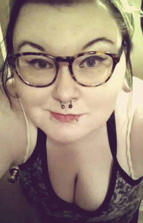 let-thelionwin:  Hair up and lipstick. Don’t know how I feel about that 