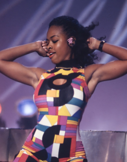 surra-de-bunda:A few Soul Train dancers from the 1980s & early 1990s.