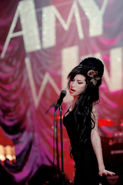 amyjdewinehouse:  Amy Winehouse performing