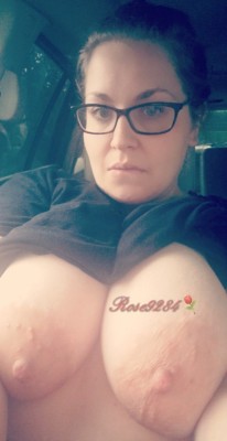 rose9284:  Sitting in the car after dropping off the kids….was feeling a little naughty😈Happy Humpday Tumblr Luvs ❤💋
