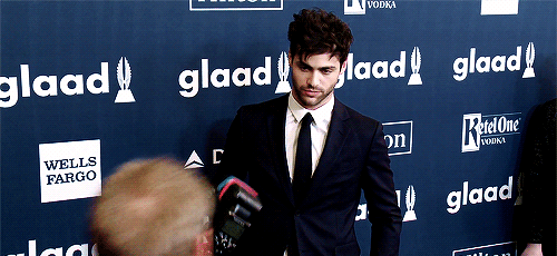 dylanobrien:Matthew Daddario at the 27th Annual GLAAD Media Awards.