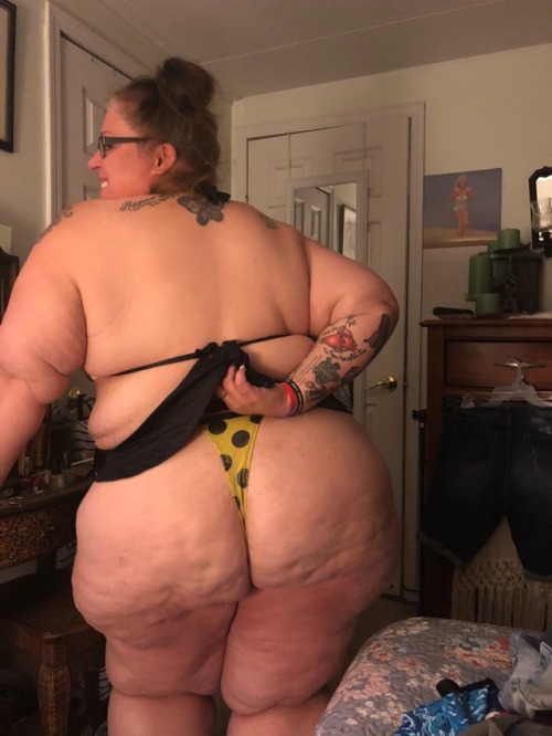 ssbbwlucipearl:  Itty bitty teenie weenie (ha! I said weenie) yellow polka dot bikini