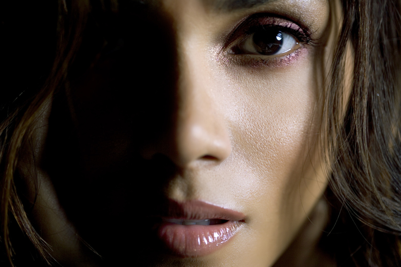 myprimalinstincts:  Halle Berry. 