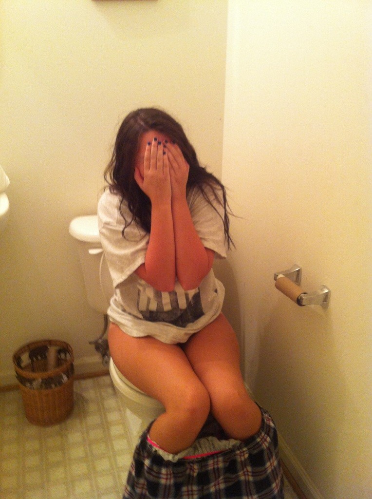 lynnkittycat:  Pooping 