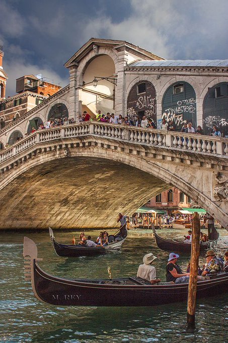 Rialto Bridge - Venice - Italy #travel #beautiful #viajes #vacaciones #vacations #photo #peru #Blog 