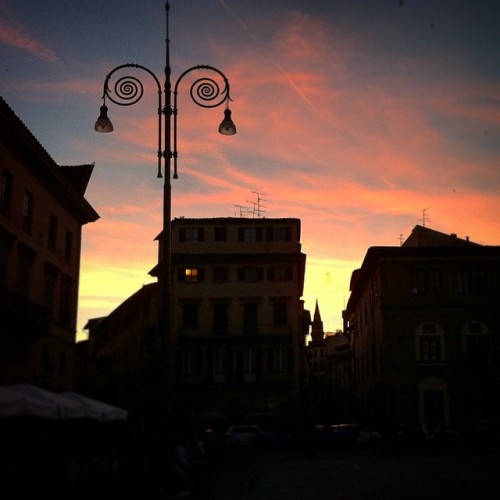 Sunset over Piazza Santa Croce #piazzasantscroce #sunset #firenze #florence #italy #tuscany