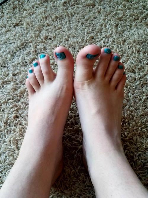 sexy-bare-feet: My inbox has been flooded with requests to see the top of my feet. Here they are in 