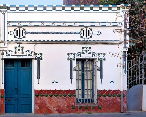 heavyanddissolved:
“Casa Mongay, Cerdanyola del Vallès (Spain). Architect Eduard Maria Balcells i Buïgas, 1912
Photos Armin Schulz, + +
”