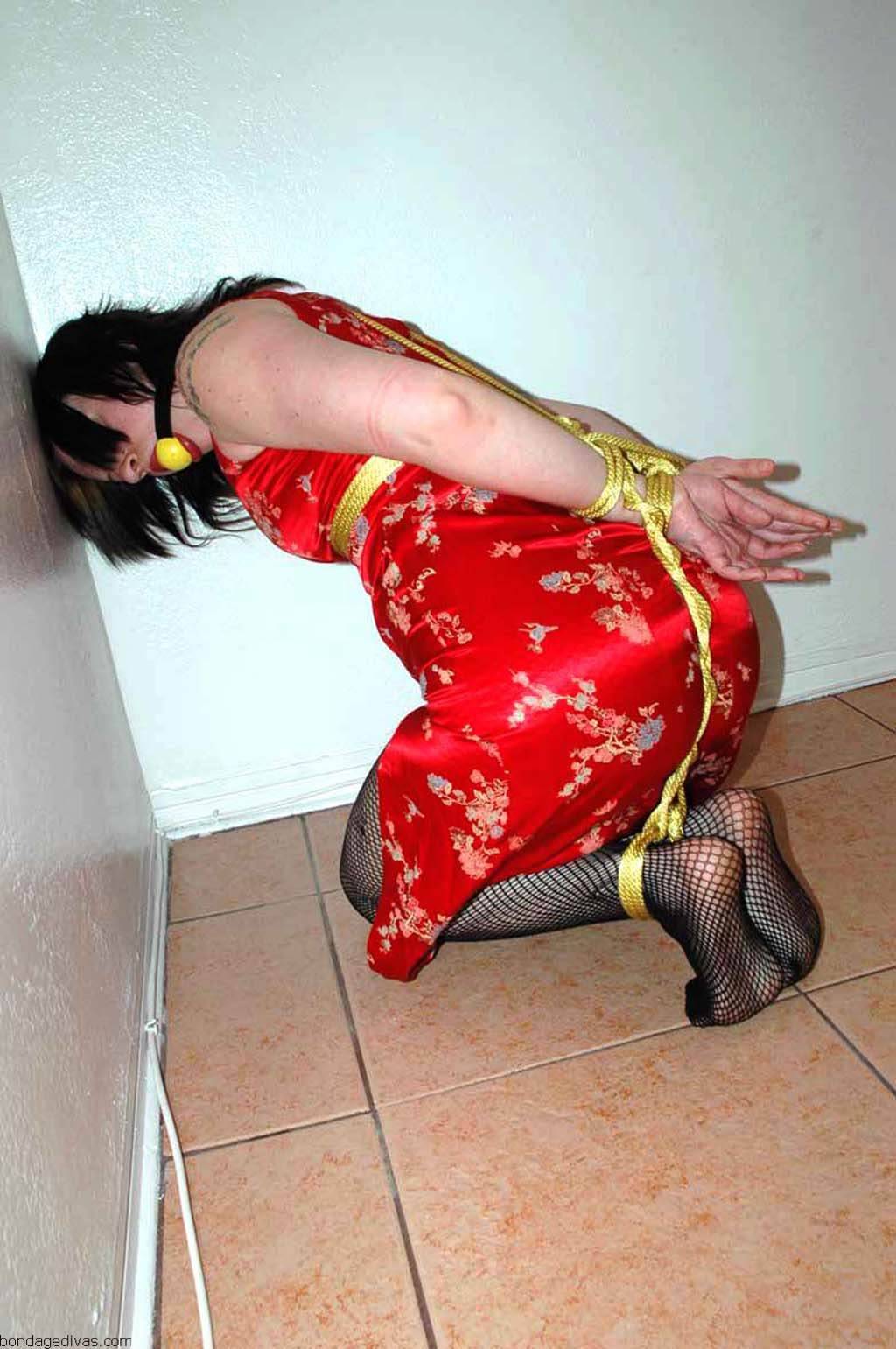 lets-webound:  http://www.bondagedivas.com 