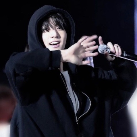 black jungkook hoodie