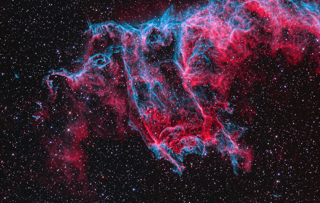 gravitationalbeauty:  A Spectre in the Eastern Veil   