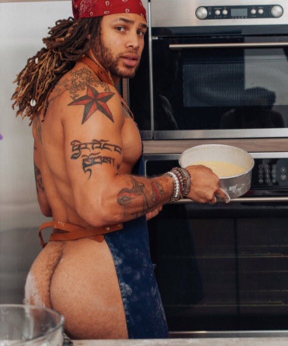 blackcumpigboy:  Keep cooking nigga. nigga knows it’s body will attract a white