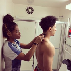 strokethenmoan:  make-em-mad:  atlopez:  Gettin’ bae right w the shape up  omg want  she’s wifey type. 