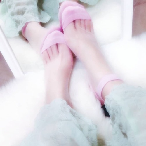 #美脚 #美足 #丝袜 #pantyhose #nylon #legs #sexyfeet #sexyleg #feetfetishworld #feetslave #feet #foot #toes