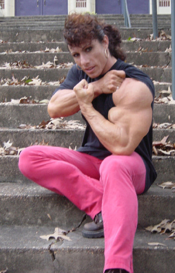 zimbo4444:  ..Annie Rivieccio..big sexy pecs and biceps.. 💪🏼👩🏻👍🏼