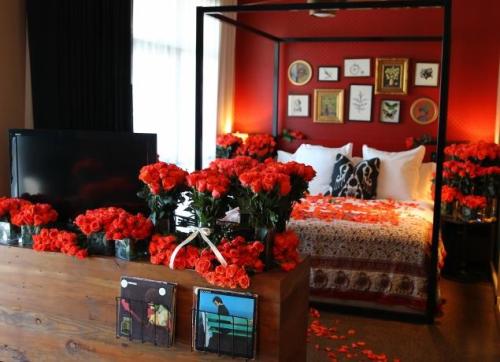 xodv:  minusthelove:  thoughtsofablackgirl:  Jason DeRulo surprises Jordin Sparks with 10000 orange roses for Valentine’s Day!! The couple also shared the love by reportedly donating some of the bouquets to the hotel’s staff and guests Aaaawww they