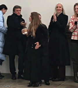 tallskinnyvanillalatte:“When Ash and I are at a premiere and they’re taking photos of us, she squeez
