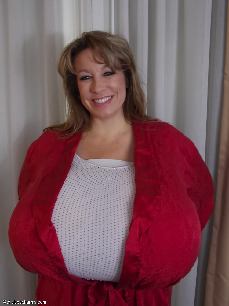 foball12:  The lovely Chelsea Charms! 