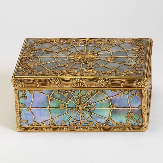 treasures-and-beauty:  Gold and mother of pearl decorated box 1744/1746       